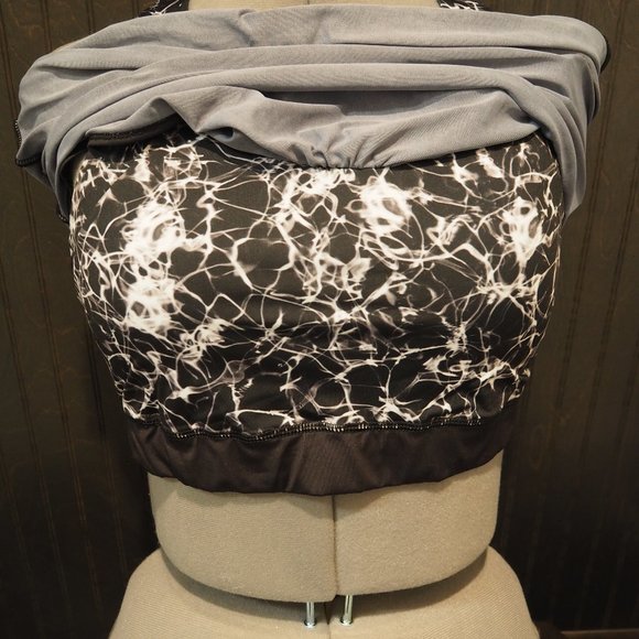 Shebeest Entwine Tank Tops with attached bra - Yoga, cycling, Running - NWT - Picture 2 of 7